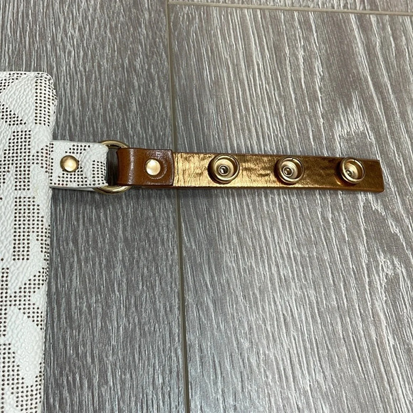 Michael Kors Signature Vanilla and Gold Chain Belt Bag Pouch Fanny Pack Purse M - Picture 7 of 12